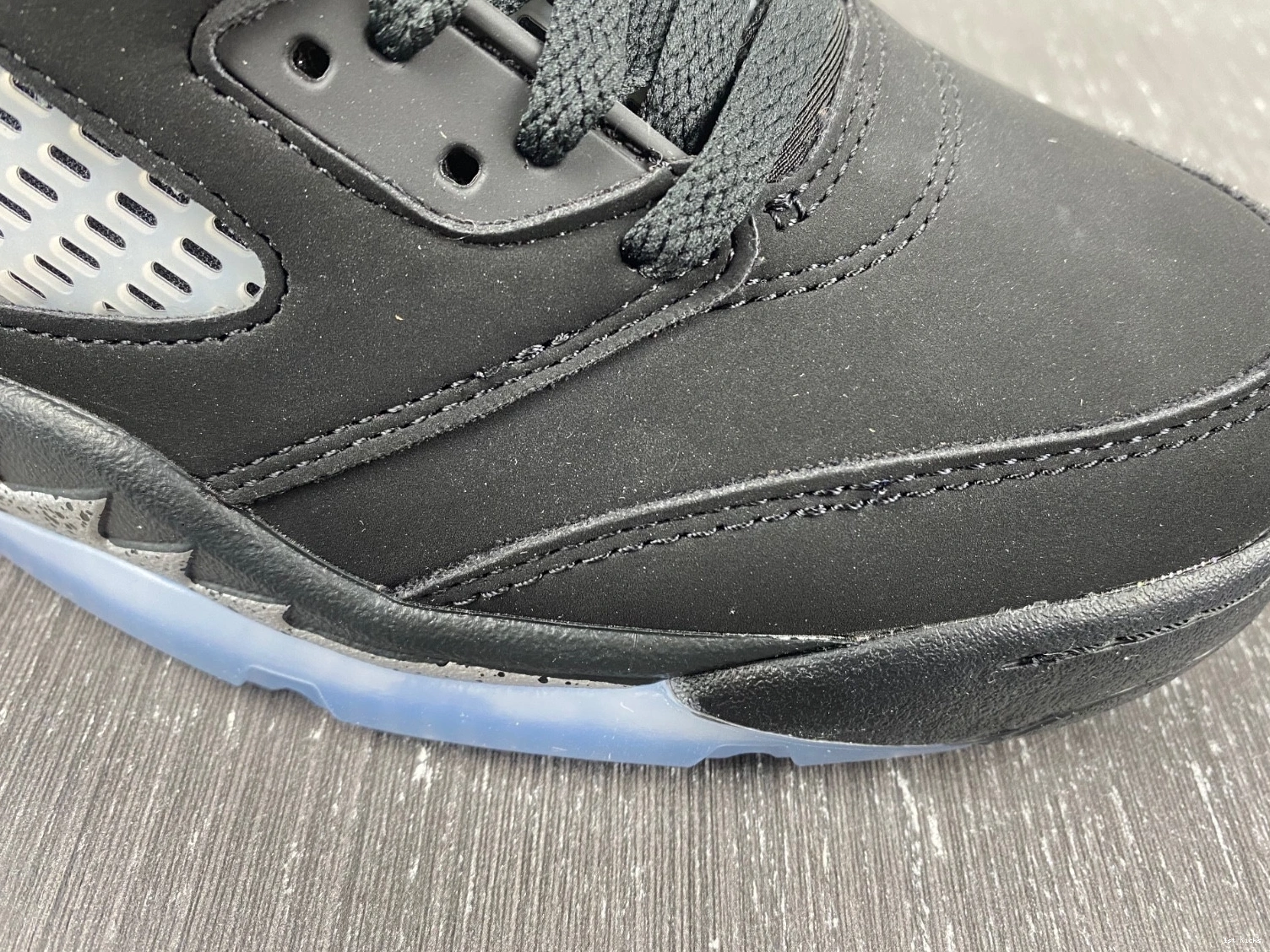 Jordan Retro Metallic (2016) - Black 845035-003 5 0124